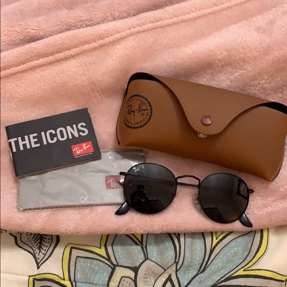 Round ray ban sunglasses 😎⚡️